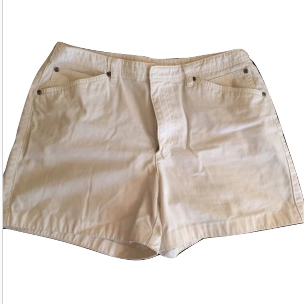 ☀️Liz Claiborne White Shorts - Classic Elegance in Size 12! ☀️